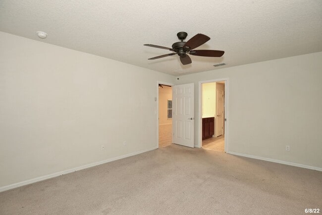 Building Photo - Beautiful 3/2 Corner Duplex with Water Vie...