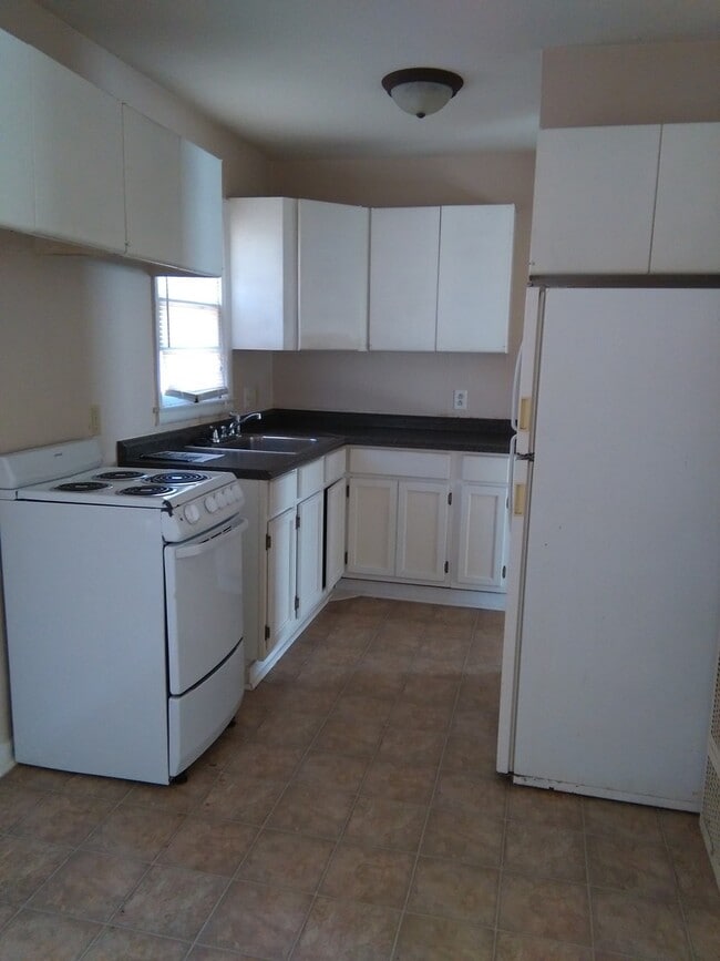 Building Photo - South City Hydraulic Units