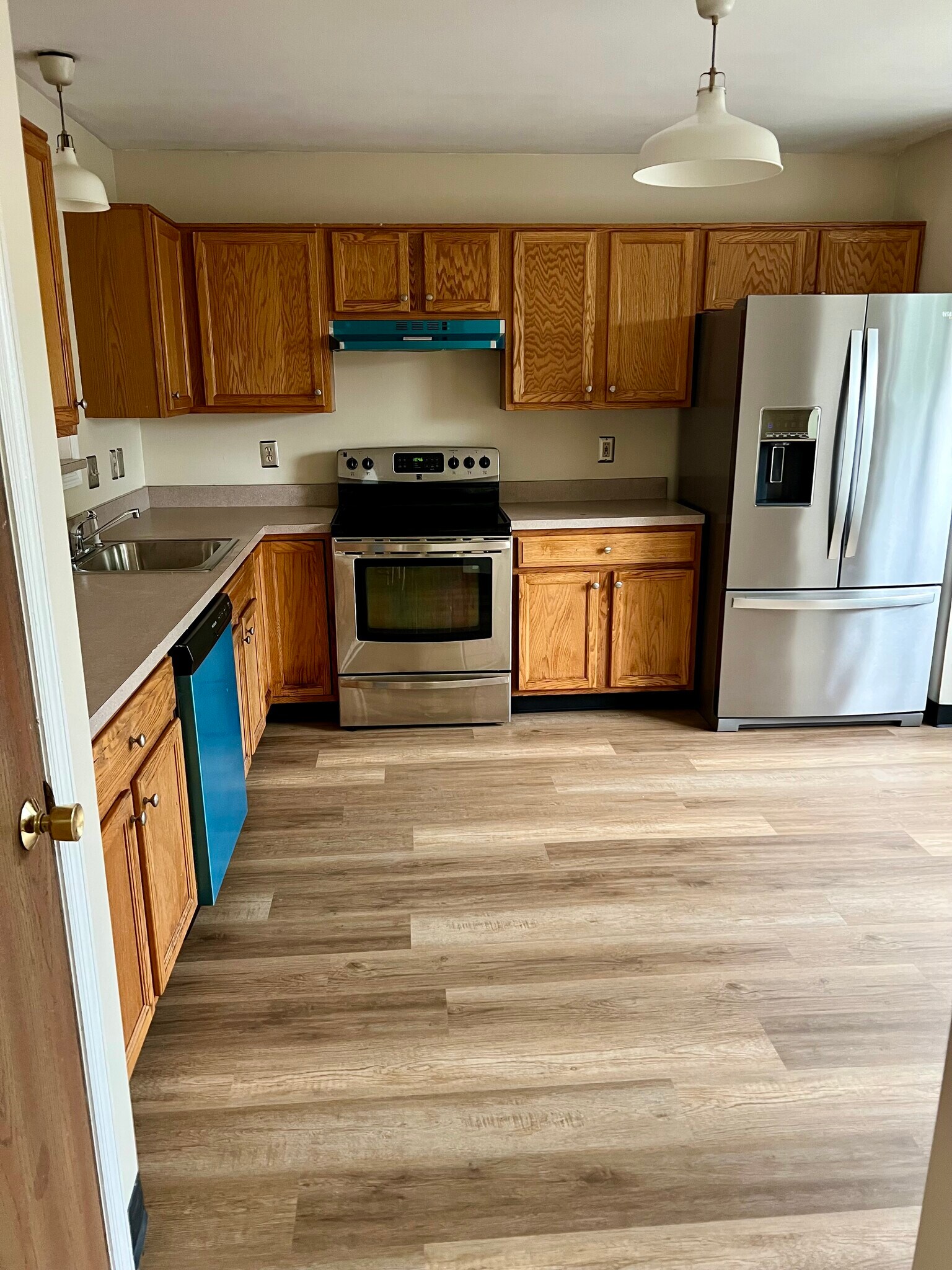 Kitchen - 2627 Chestnut Ln