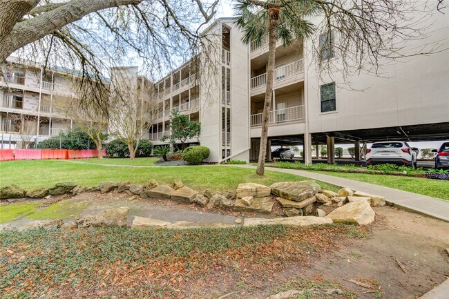 Building Photo - 401 Lakeside Ln