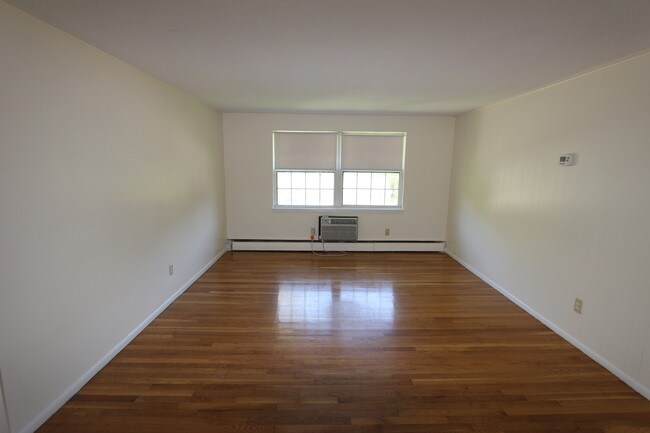 Building Photo - 54 Westland St