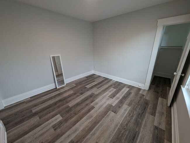Building Photo - Beautiful Housing Convenient to Xavier Campus with Bonus Room