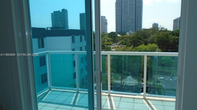 Building Photo - 1723 SW 2nd Ave