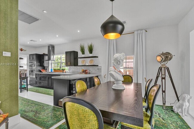 Building Photo - 4722 SW 5th St