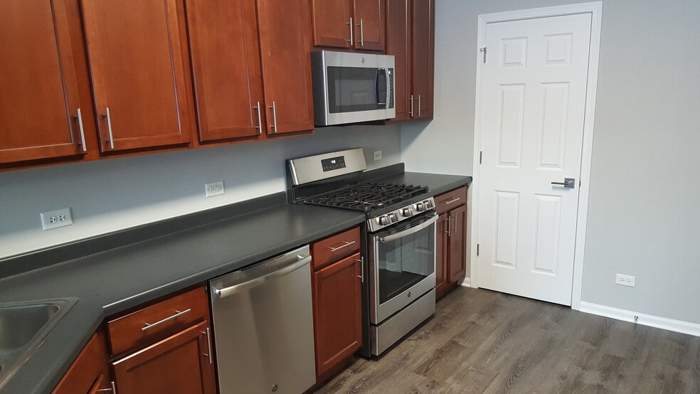 Building Photo - 558 Gunnison Ct