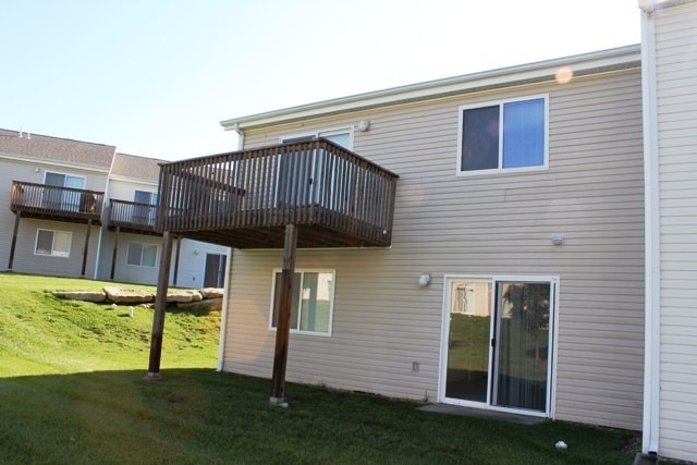 Building Photo - West Side Townhome!