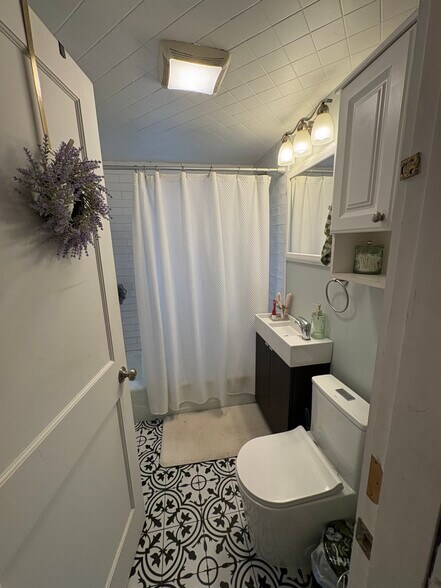 Building Photo - 34 Sunset Rd