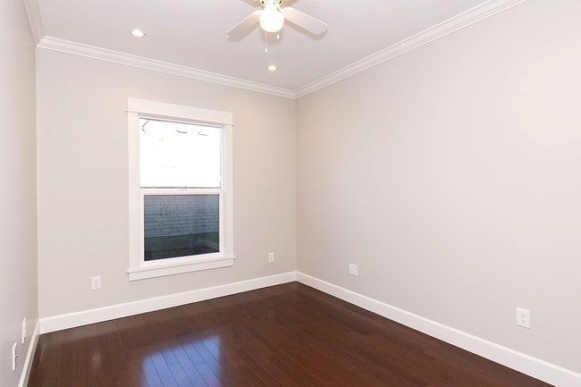 Building Photo - 502 Bellevue Ave E