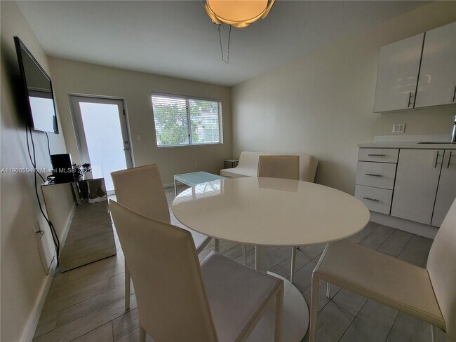 Building Photo - 1601 Meridian Ave