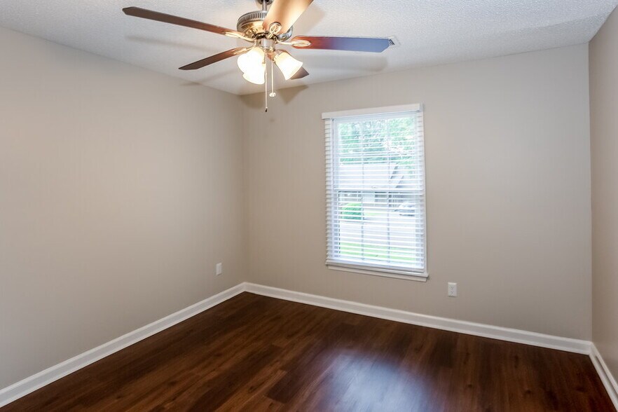 Building Photo - 7375 Ashley Oaks Dr