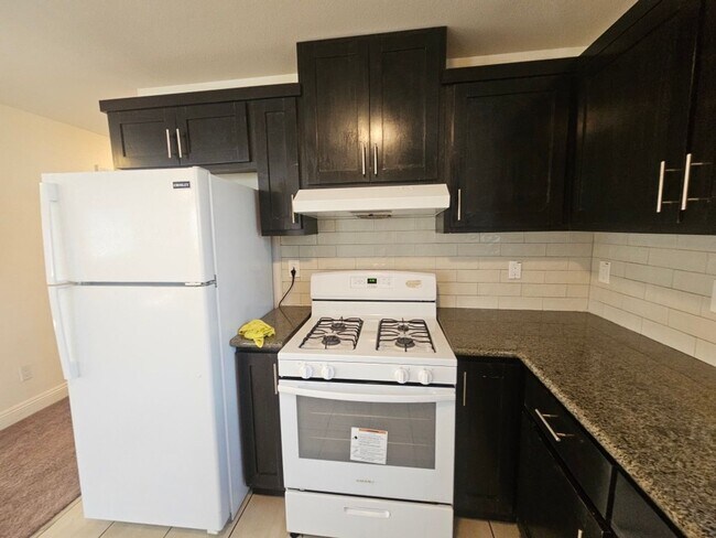 Building Photo - 812 E 76th Pl