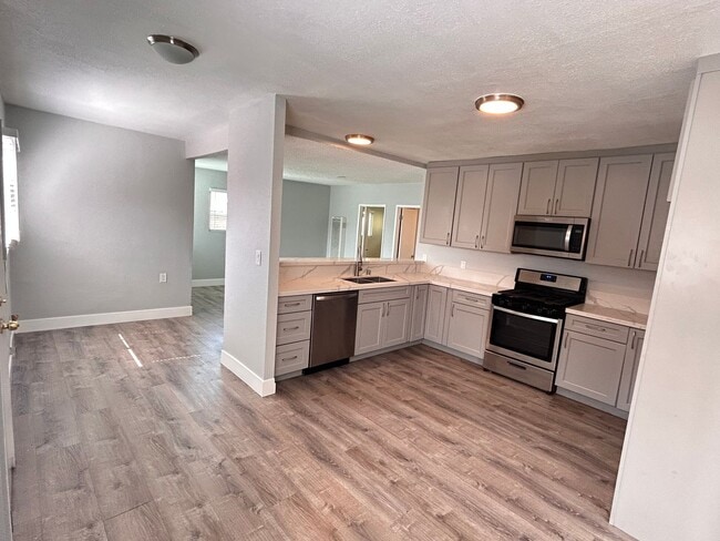 Building Photo - Upgraded Large Home