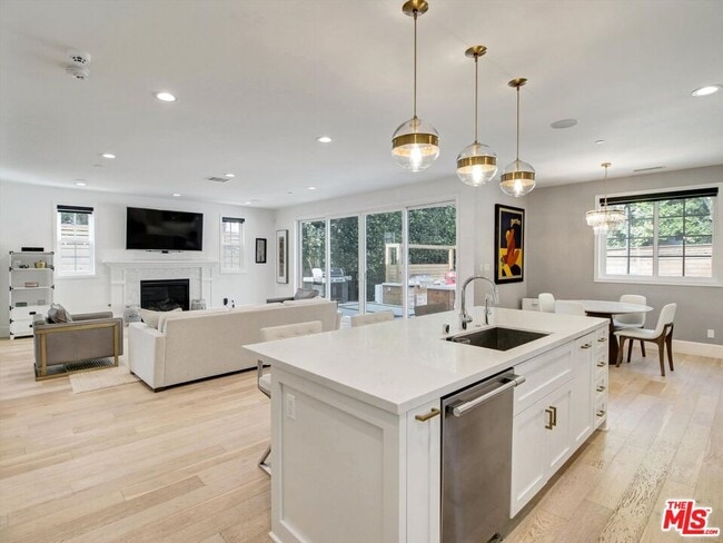 Building Photo - 10593 Kinnard Ave