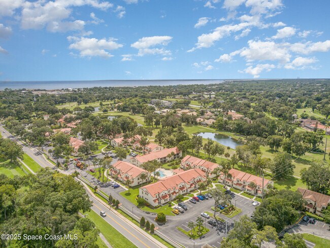Building Photo - 1089 Country Club Dr