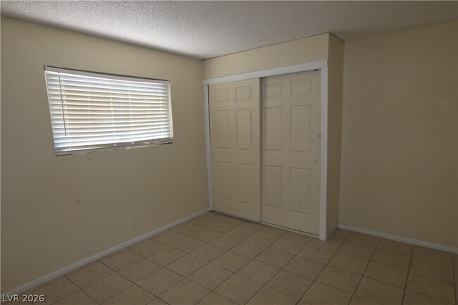 Building Photo - 3021 E Carey Ave