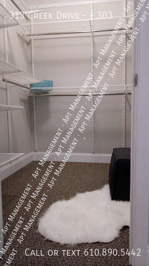 Building Photo - 313 Creek Dr