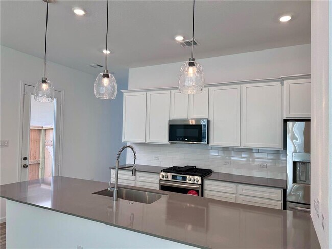 Building Photo - 5410 Holly Hvn Ct