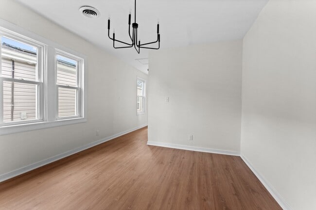 Building Photo - Trek Rentals