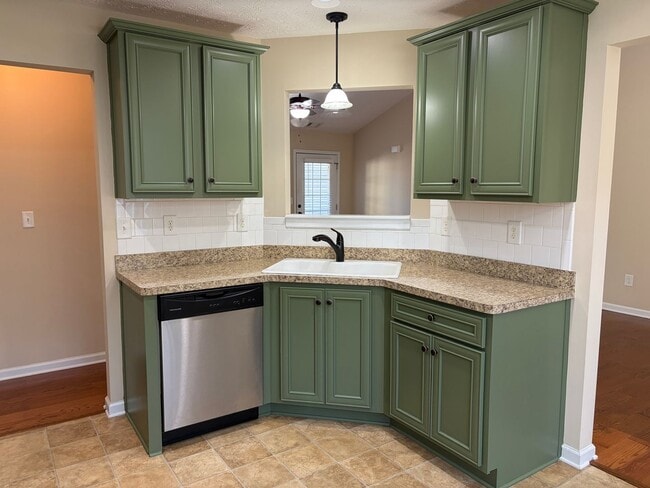 Building Photo - Beautiful Stepless Ranch