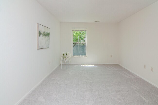 Building Photo - 1704 Weatherstone Dr