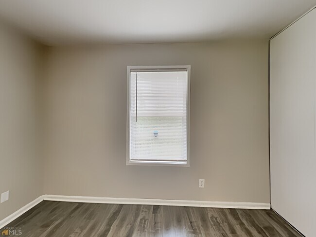 Building Photo - 908 Kennesaw Dr
