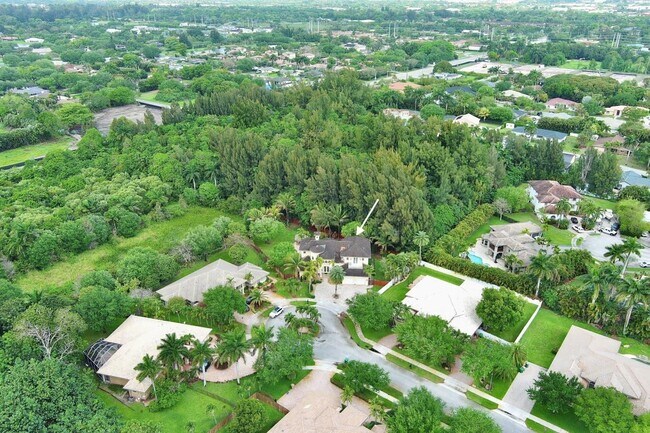 Building Photo - 6301 SW 58th Ct