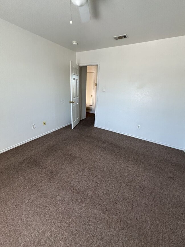 Building Photo - 3601 Malibu Ln