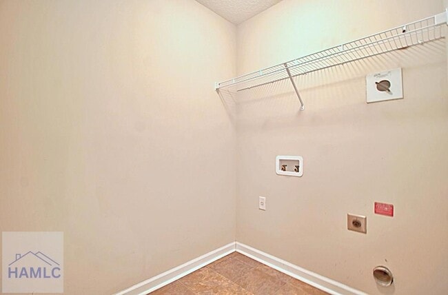 Building Photo - 1301 Windrow Dr