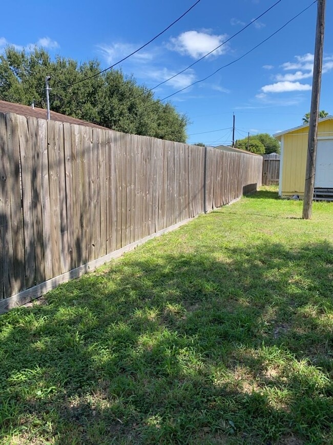 Building Photo - 1933 Orange St
