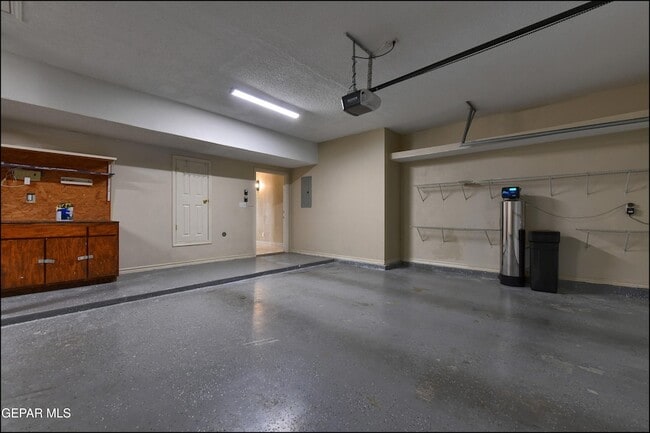 Building Photo - 6732 Pearl Ridge Dr