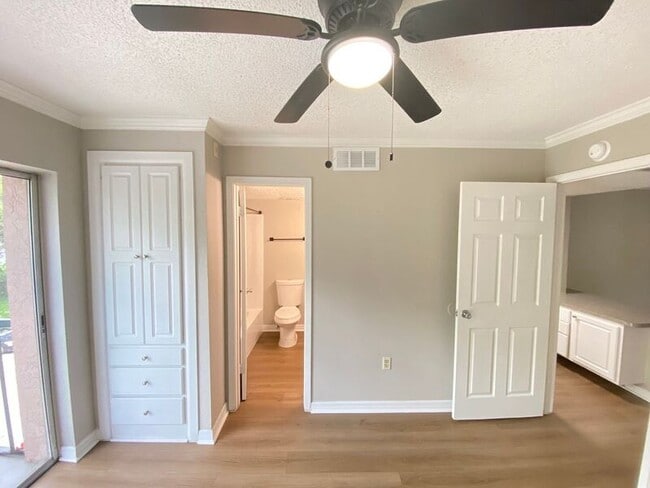 Building Photo - 121 Oyster Bay Cir