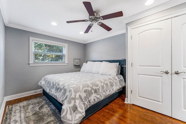 Building Photo - Hourglass District ~ Gorgeous 3/2.5 home w...