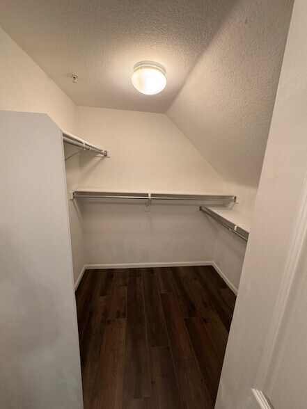 Building Photo - 1520 S Florence Way