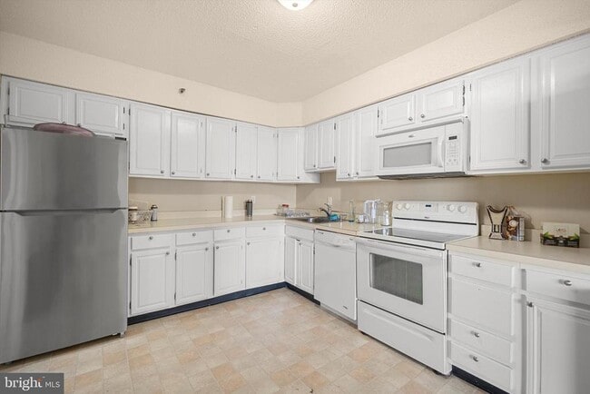 Building Photo - 3709 S George Mason Dr