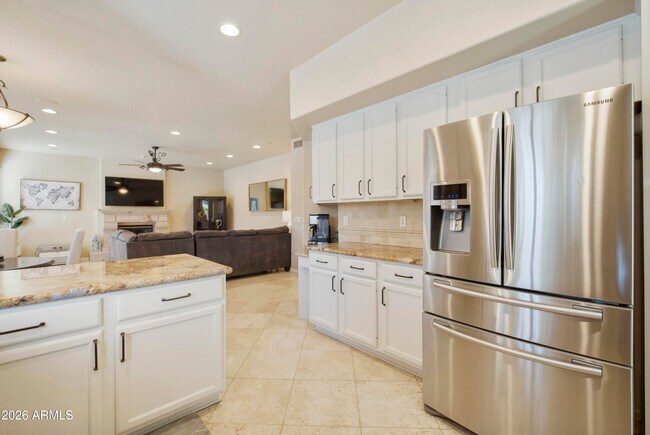 Building Photo - 6419 E Betty Elyse Ln