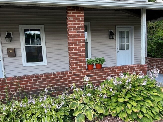 Primary Photo - 5 Tibbetts St