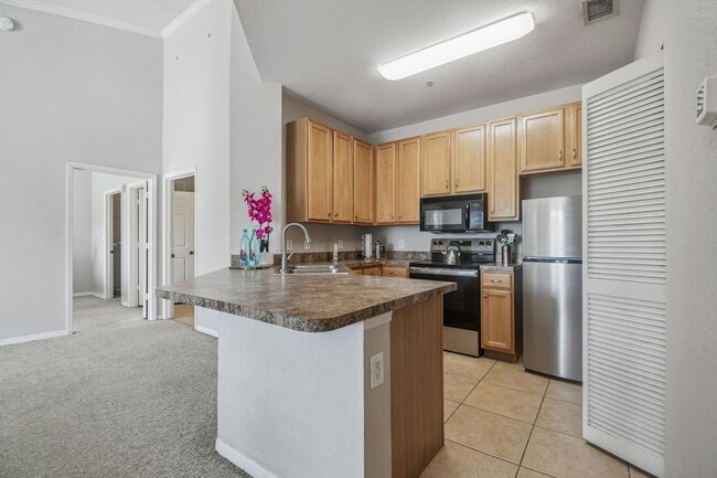 Building Photo - Elegant 1-Bedroom Condo with Lakeside Views in Resort-Style Community