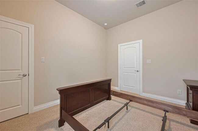 Building Photo - 2722 Park Oak Ct
