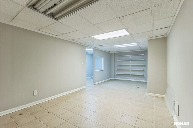 Building Photo - Spacious 5BR House in Marietta
