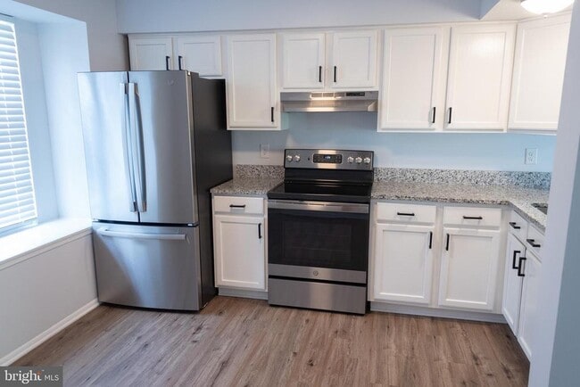 Building Photo - 615 Hemlock Ct