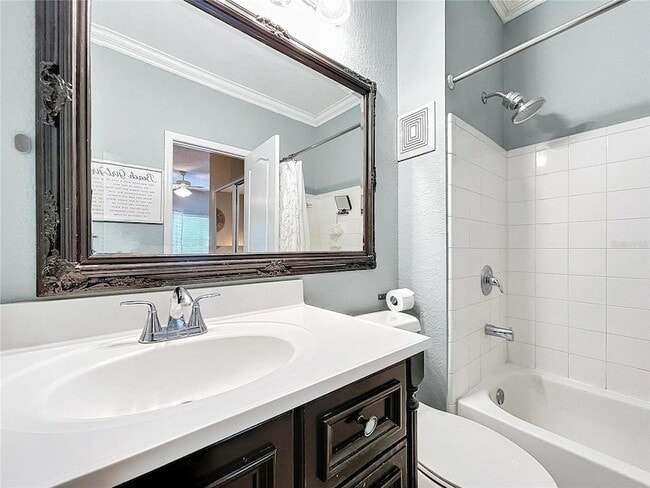 Building Photo - 704 Seagate Dr