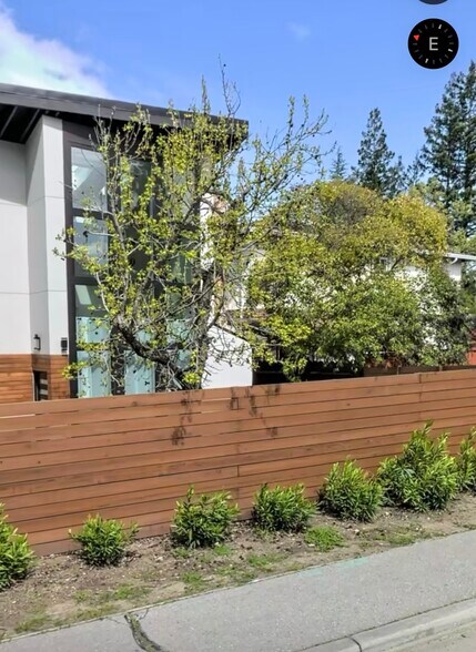 Building Photo - 2447 Alameda de las Pulgas