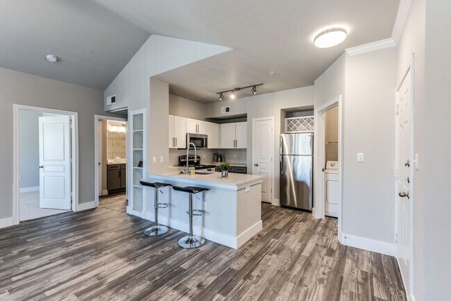 Building Photo - Your Dream Apartment Just Got $750 More Af...
