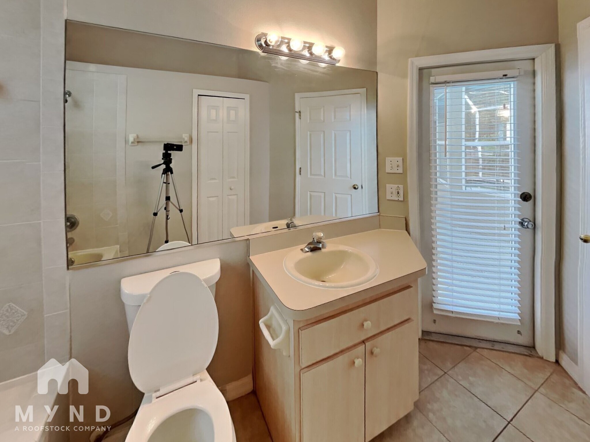 Building Photo - 7026 Captiva Cir