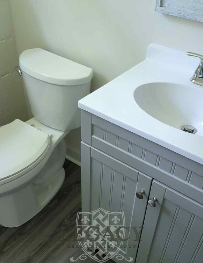 Building Photo - 312 Bowwood Dr