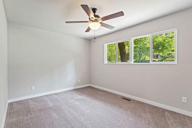 Building Photo - 16 Duvall Ln