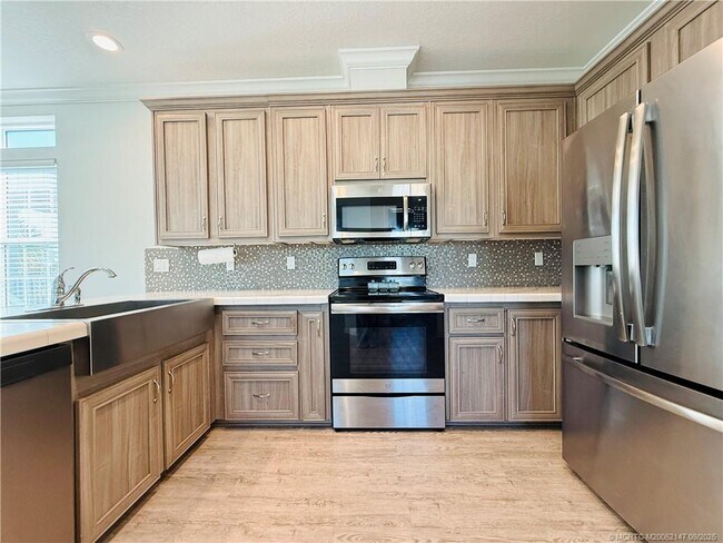 Building Photo - 252 NE Ebbtide Way