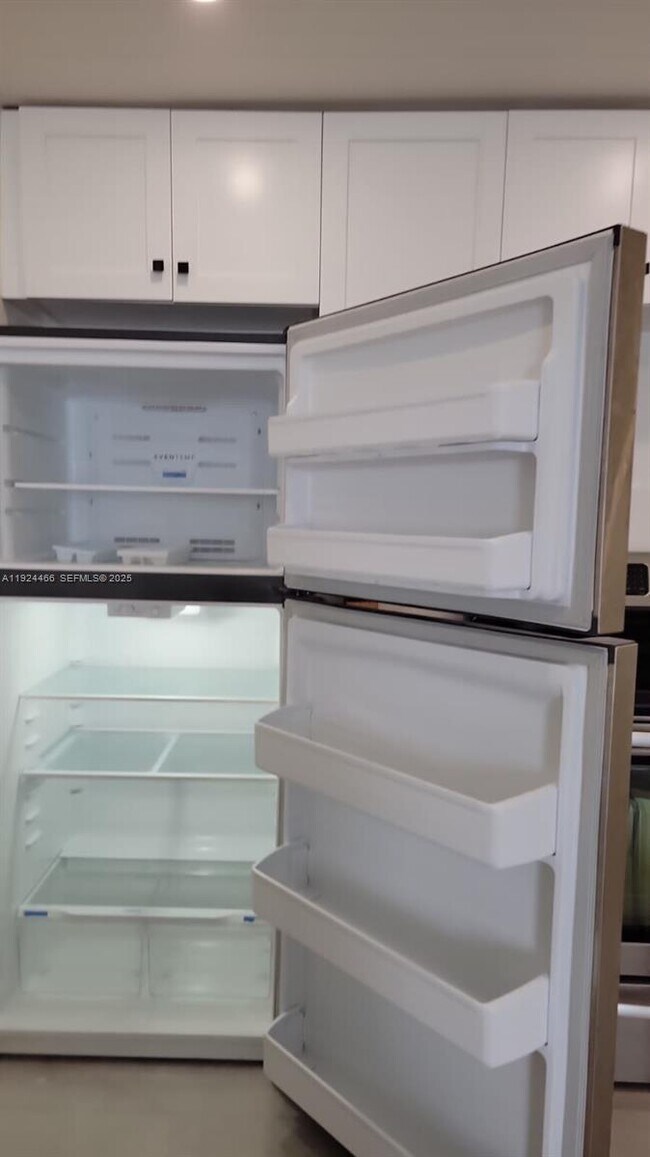 Building Photo - 2820 SW 13th St