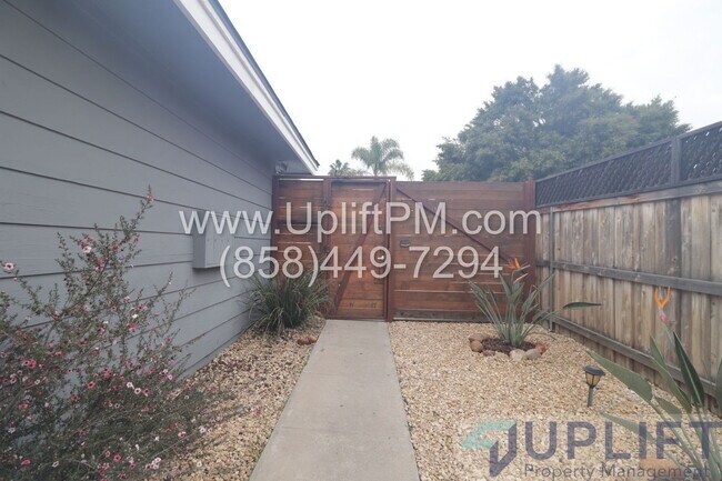 Building Photo - 4833 Castle Ave