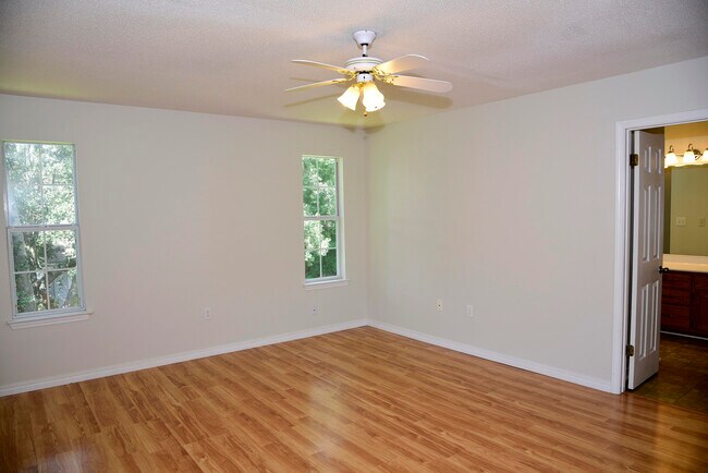 Building Photo - 311 Parkwood Pl